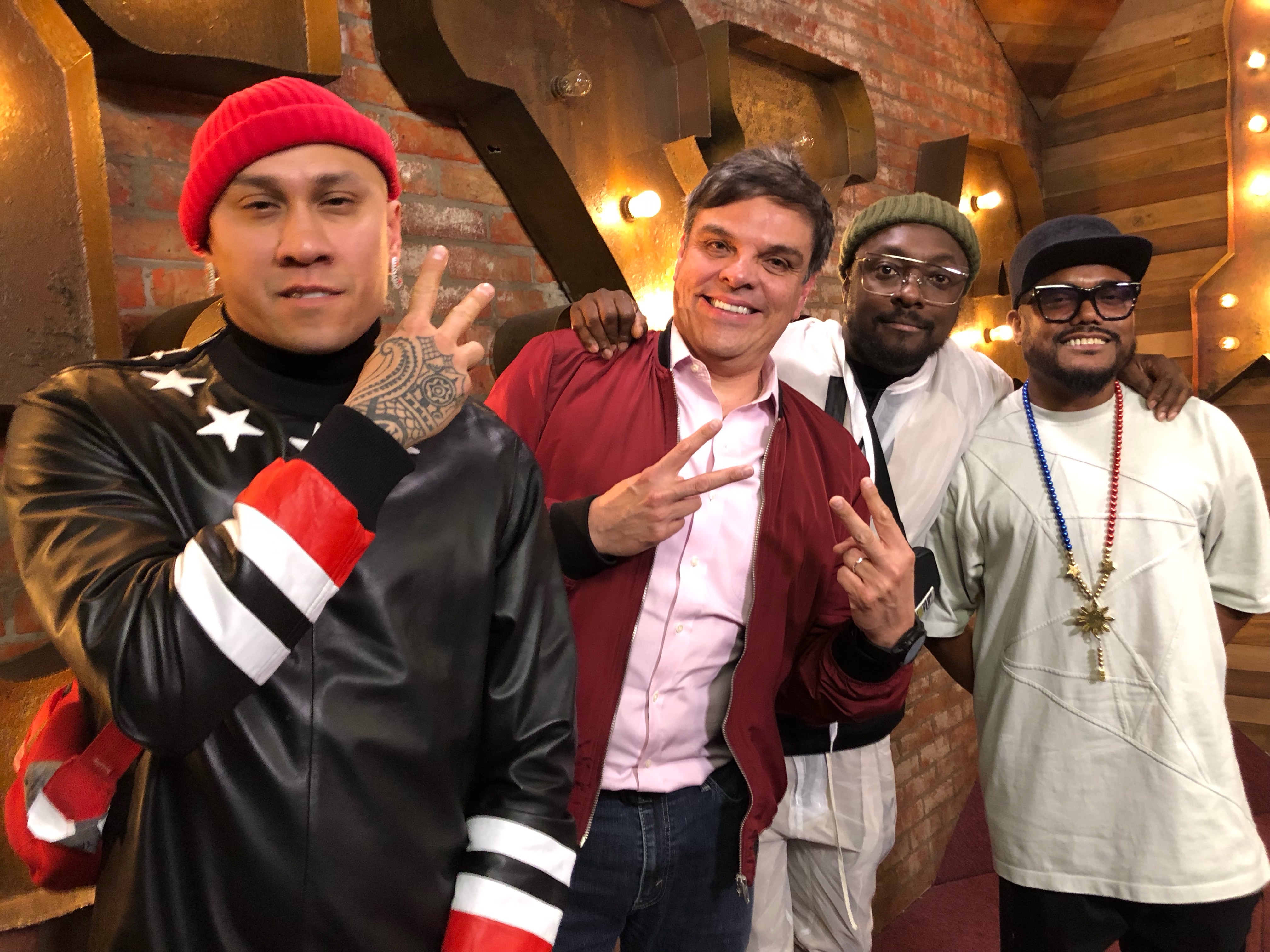 Jessie Cervantes con Black Eyed Peas