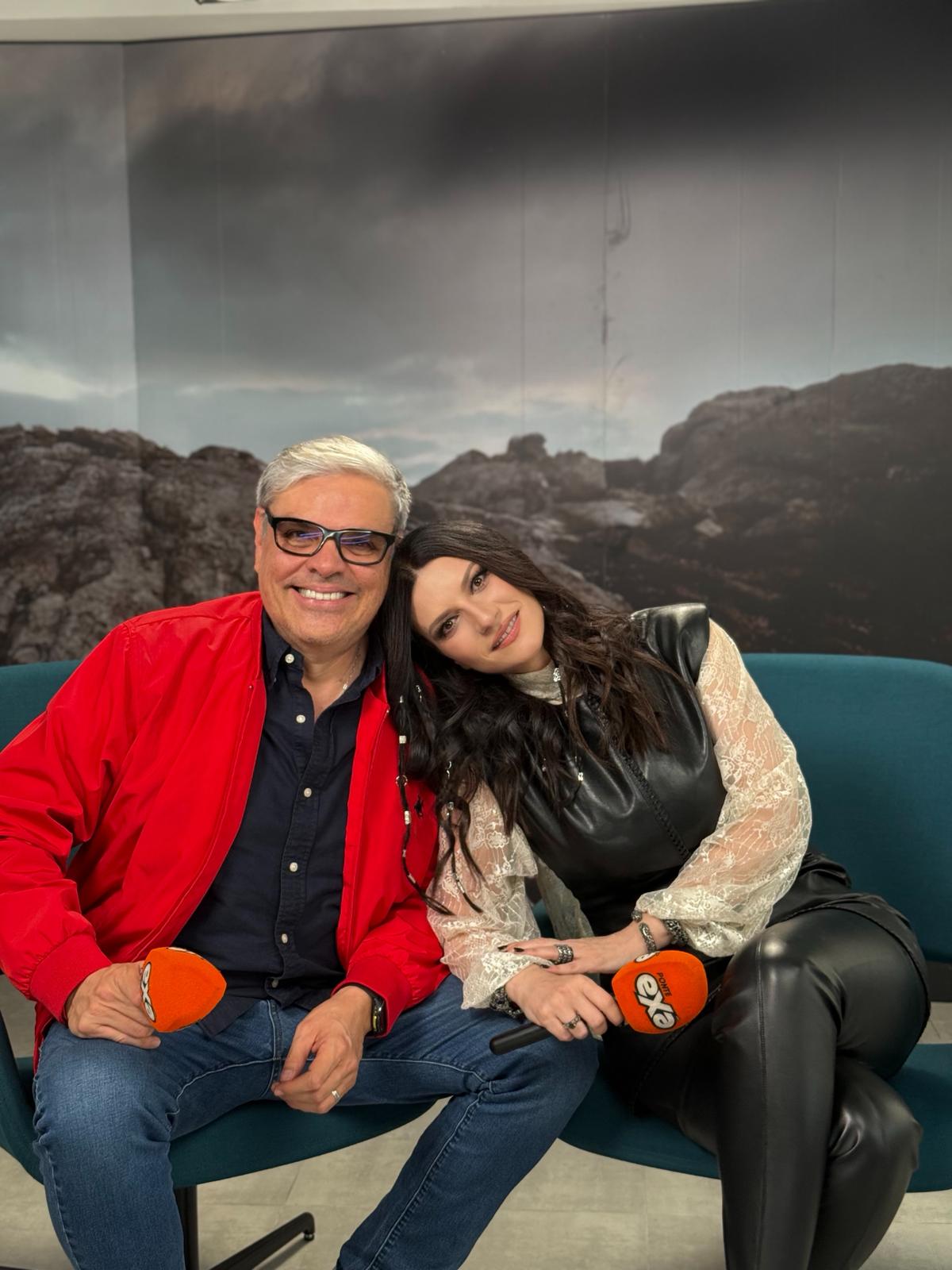 Jessie Cervantes con Laura Pausini